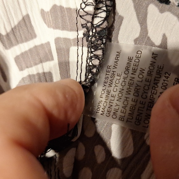 e Alia Black and Tan  Patterned Blouse Button Front Size 20W - Picture 4 of 4